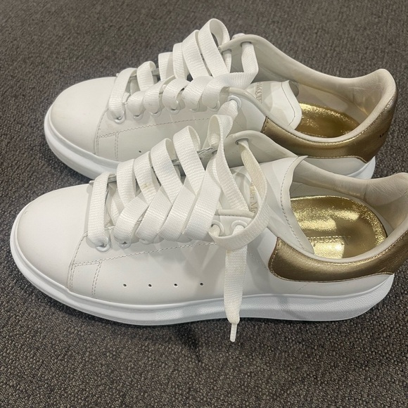 Alexander McQueen Oversized Sneaker 'White/ Gold' Men’s - Picture 3 of 7